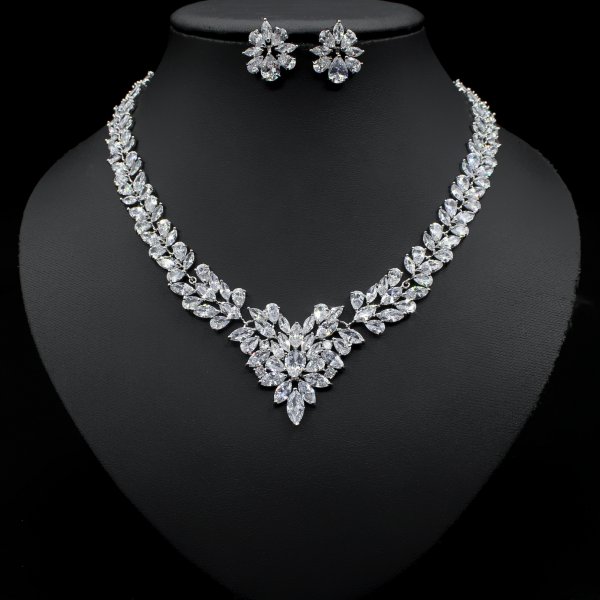 Fashion Ice Flower Earrings Zircon Necklace Set